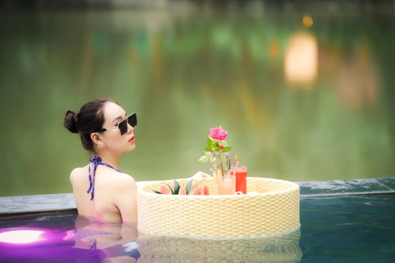 Hồ bơi hot hit! 🏊‍♀️ 😎