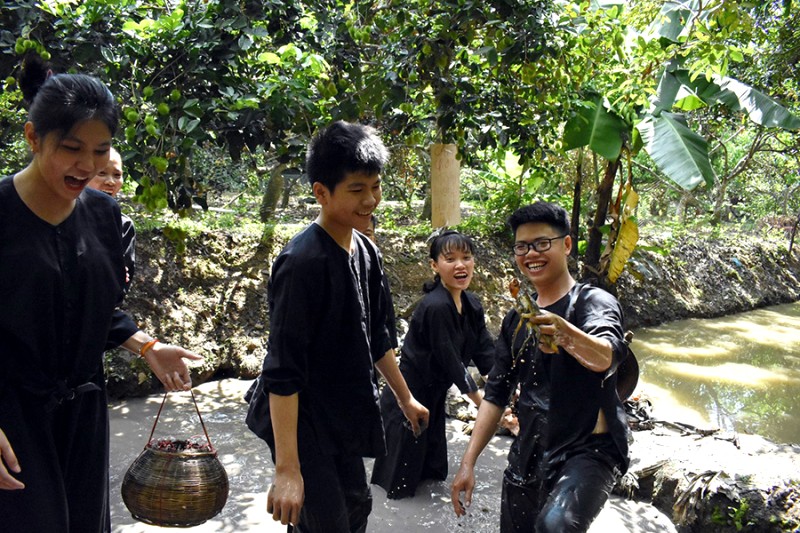 Hóa thân nông dân thực thụ (Mekong Delta Explorer)