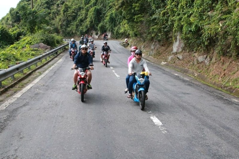 Di chuyển Kon Tum - Măng Đen, xe máy là lựa chọn lý tưởng.