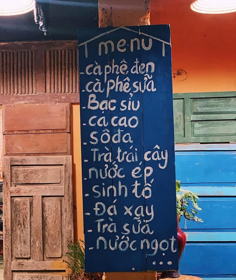 Nhà Coffee: Menu đồ uống. Ảnh: Kon Tum.