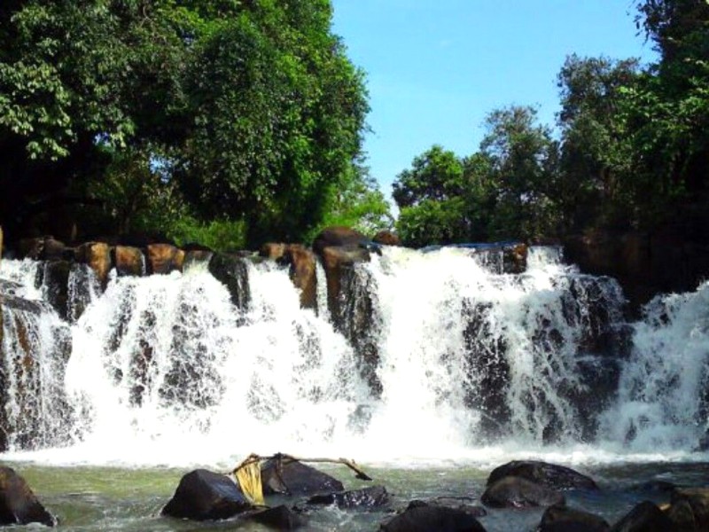 Thác dữ Bình Phước mùa mưa.