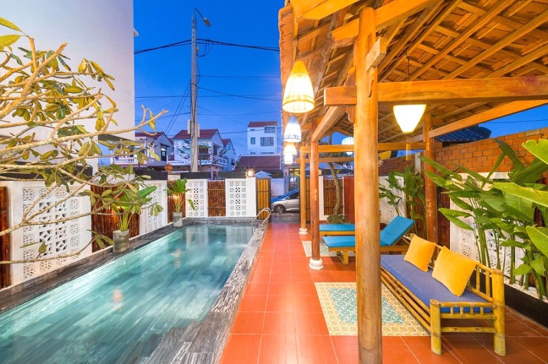 Red Moon Hội An: Homestay nổi tiếng với hồ bơi đẹp.