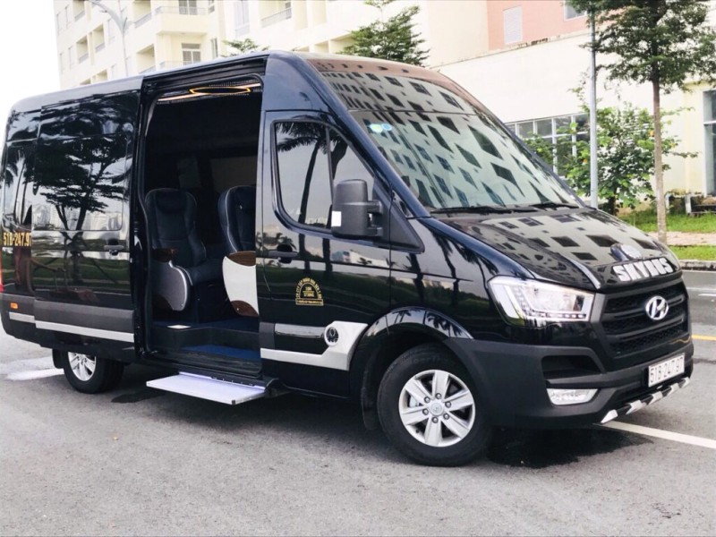 Limousine Phước Long: Xe sang, dịch vụ chất lượng.