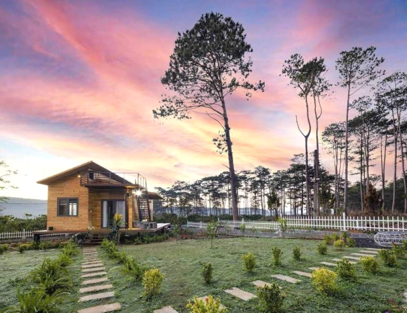 Bungalow: tiện nghi, riêng tư, gần gũi thiên nhiên, nhưng giá hơi cao.