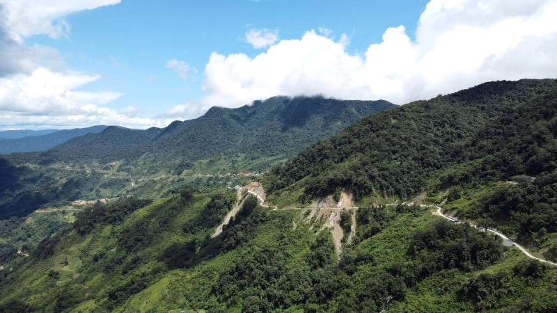 Băng qua rừng sâu, suối hiểm, hành trình chinh phục Núi Ngọc Linh đầy thử thách, nhưng bù lại là cảnh quan hùng vĩ, mang đến trải nghiệm khám phá khó quên.