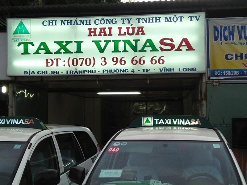 Vinasa, một nhánh của Vinasun tại Vĩnh Long, cung cấp dịch vụ taxi truyền thống và đặt xe qua app Vinasun.