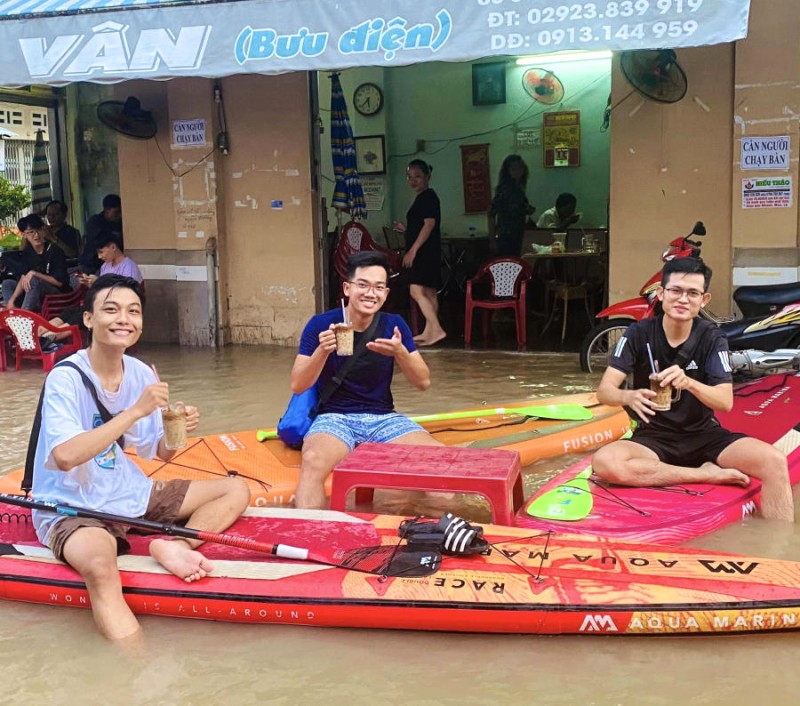 Cafe sáng Cần Thơ mùa nước nổi, điểm hẹn giới trẻ.