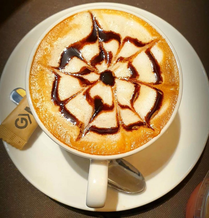 Cappuccino Ý là món bán chạy nhất quán.