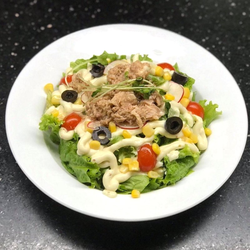 Salad rau củ tươi mát, ngon miệng, tăng hương vị món chính.