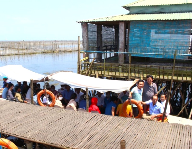 An toàn là trên hết, nhớ mặc áo phao khi đến Chuồn Lagoon!