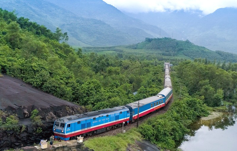 Tàu hỏa cổ điển: đẹp, thân thiện môi trường, được du khách yêu thích.