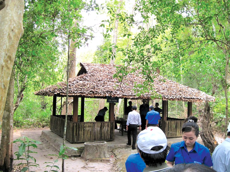 Bạn chưa rõ quy định tham quan? Liên hệ ban quản lý để được hướng dẫn. Ảnh: Amazing Vietnam.