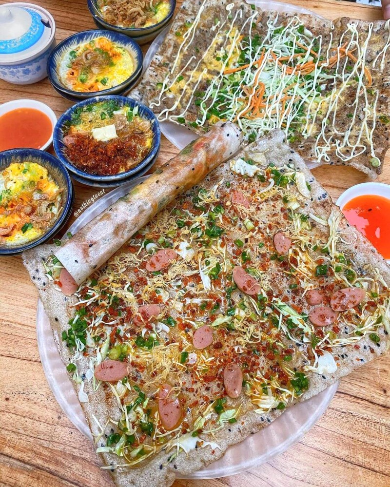 Bánh tráng mắm ruốc Ninh Thuận, đầy đủ nguyên liệu. Ảnh: Nothingtoeat