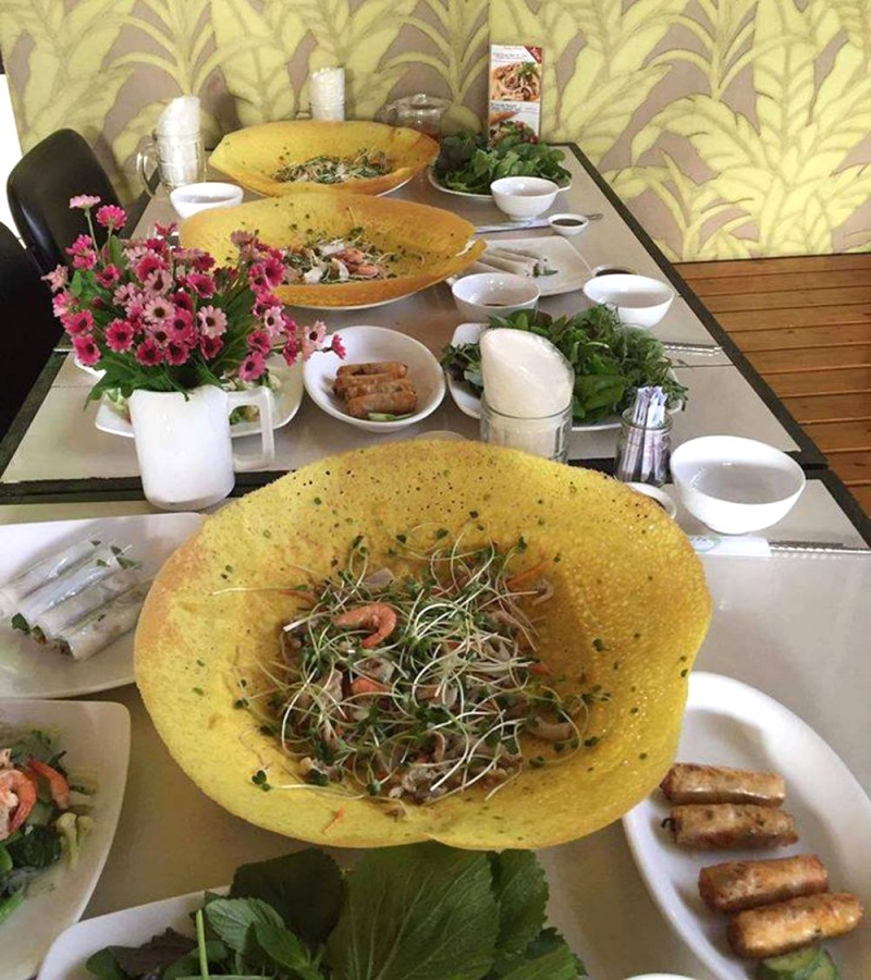 Bánh xèo khổng lồ