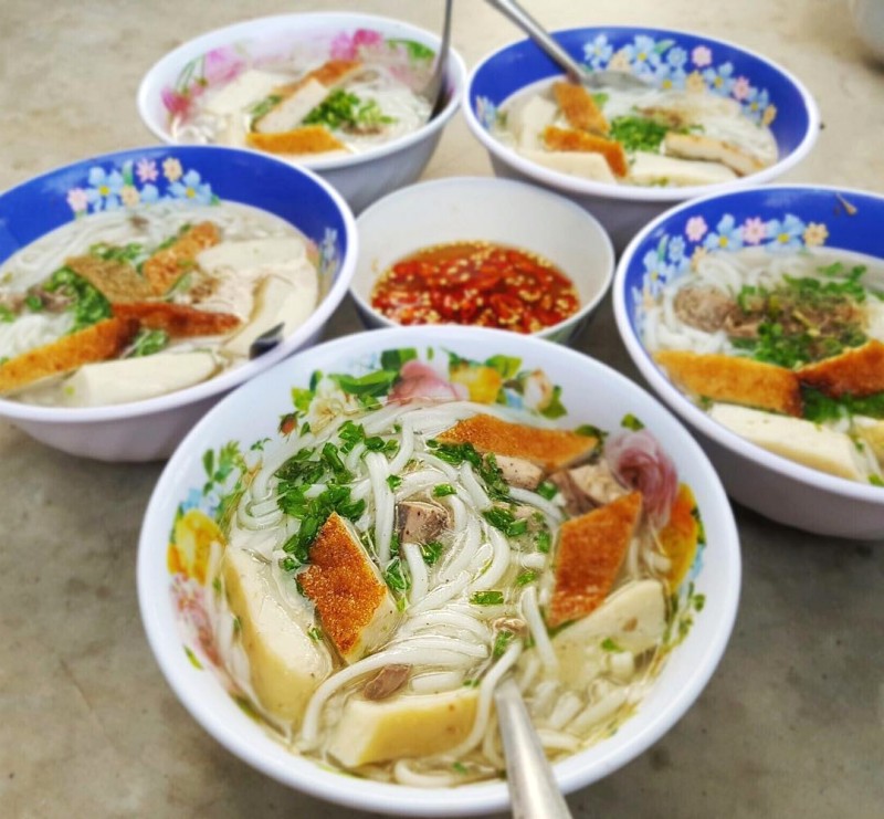 Bánh canh chả cá Phan Thiết độc đáo, hương vị khác biệt hẳn so với các vùng khác như Nha Trang, Trảng Bàng, Bình Định.