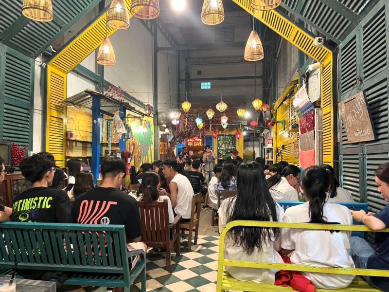 Chill nhạc sống tại Lang Thang An Giang Cafe