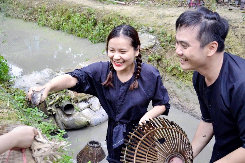 Làm nông dân trong trò chơi be mương tát cá.