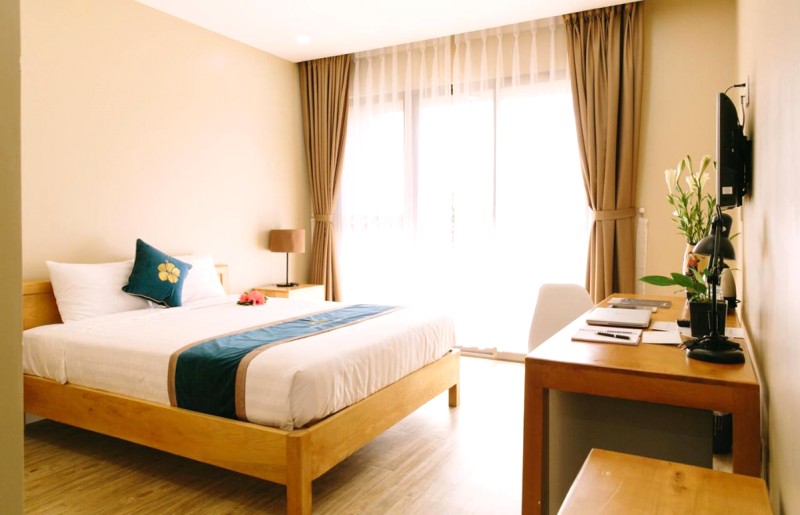 Minh Nhung Hotel: Bình dân, tiện nghi, đẹp mắt.