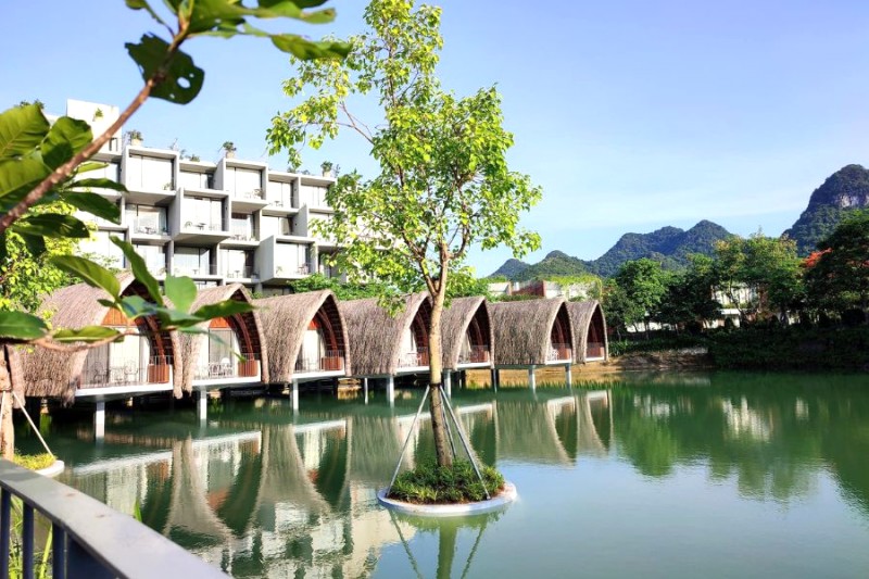 Aravinda Resort Ninh Bình: Hồ thơ mộng.