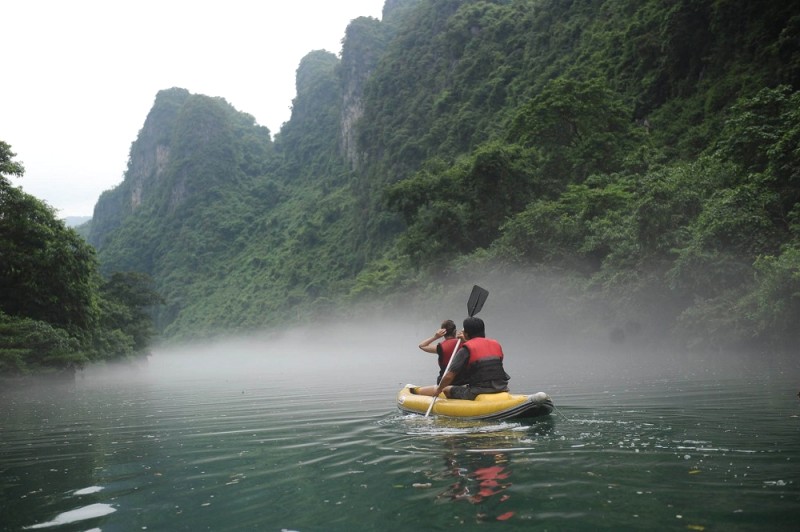 Chèo kayak mùa nắng, thú vị Quảng Bình!