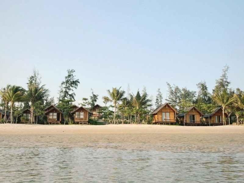 Bungalow view biển, không gian nghỉ dưỡng lãng mạn.