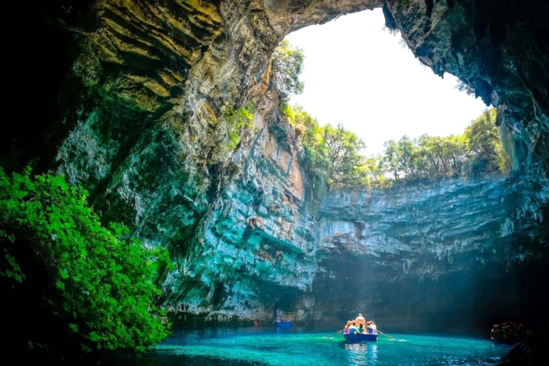 Hang Nước Nứt: vẻ đẹp mê hoặc, điểm đến lý tưởng cho hành trình 1 ngày khám phá Phong Nha.