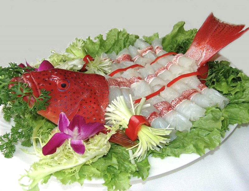 Sashimi cá mú đỏ hấp dẫn.