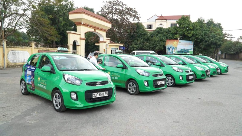 Du lịch Cần Thơ, tiết kiệm thời gian với taxi - phương tiện quen thuộc cho du khách thập phương trên những chặng đường dài.