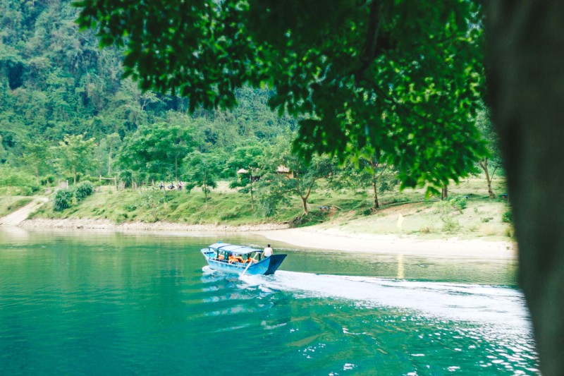 Khám phá Động Phong Nha bằng du thuyền: Trải nghiệm tuyệt vời!