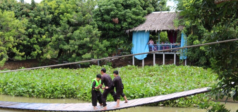 Trải nghiệm trò chơi dân gian hấp dẫn.