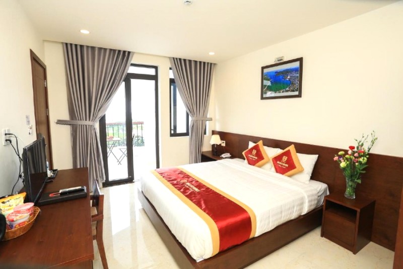 Phòng Suite với ban công view toàn cảnh.