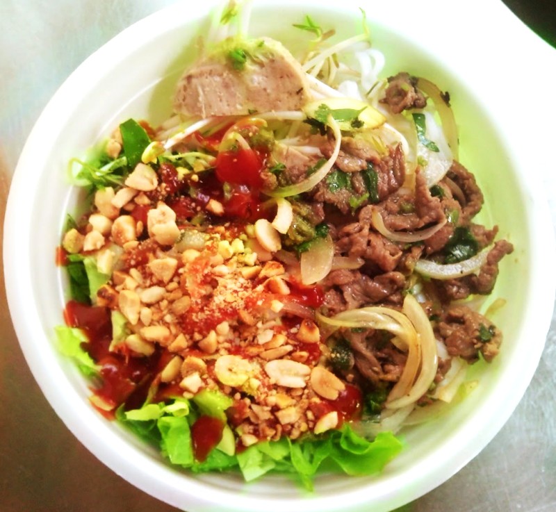 Phở chua đầy topping, hấp dẫn khó cưỡng!