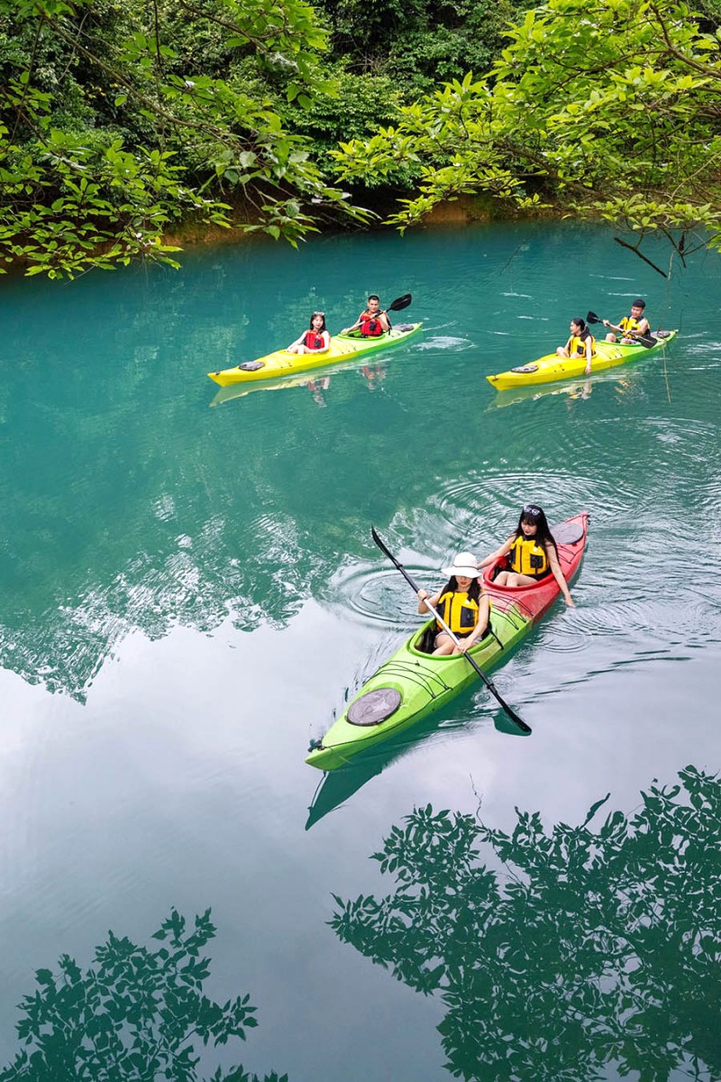 Chèo thuyền kayak trên suối Blue: trải nghiệm khó quên!