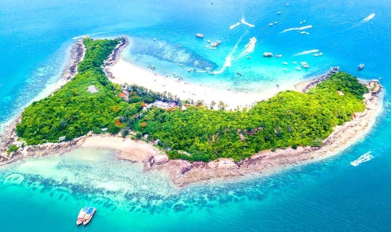 Koh Larn, hòn đảo xinh đẹp gần Pattaya, điểm đến lý tưởng cho kỳ nghỉ.