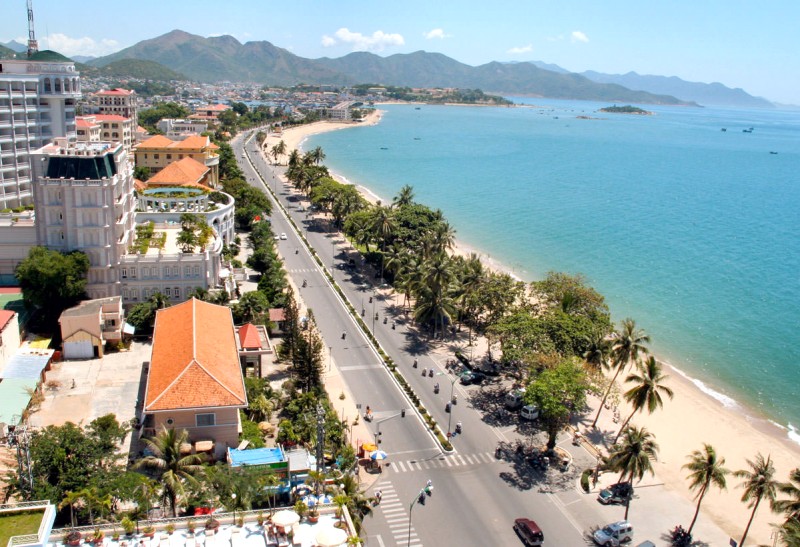 Nha Trang: Thành phố biển đẹp, thu hút khách du lịch.