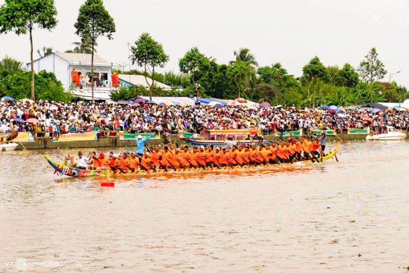 Lễ hội đua ghe ngo Sóc Trăng: Ngày hội truyền thống Khmer.