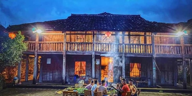 Lo Lo Homestay Cafe Mèo Vạc - Sân Trước