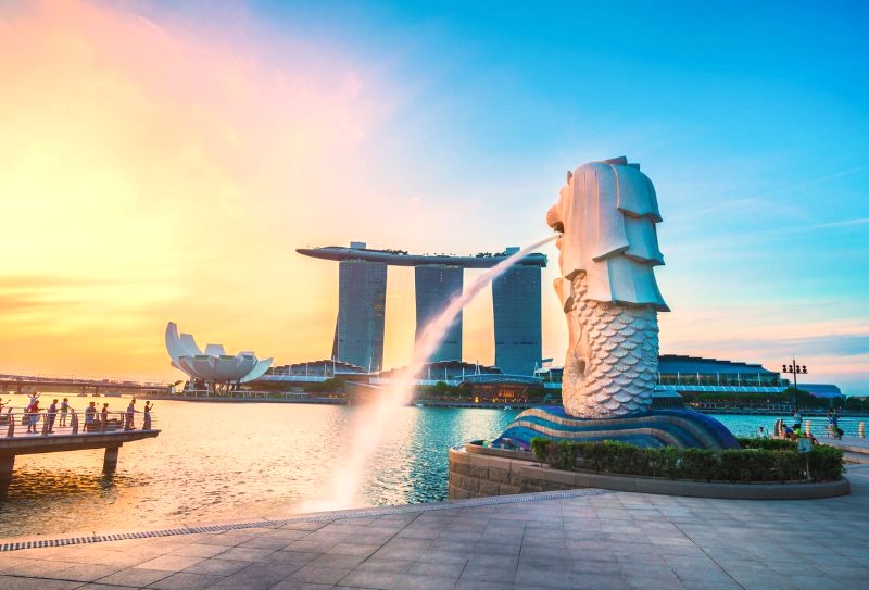 Công viên Merlion nổi tiếng với tượng sư tử biển phun nước.