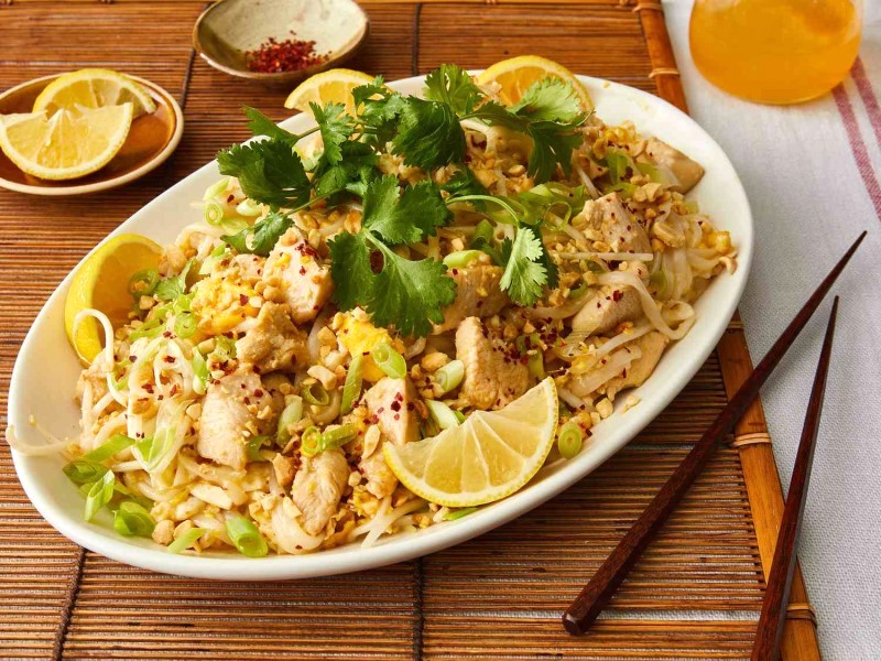 Pad Thai: Món ngon quốc hồn Thái Lan.