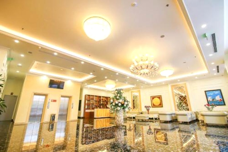 Sảnh Moon Hotel Hạ Long: sang trọng, rộng rãi.