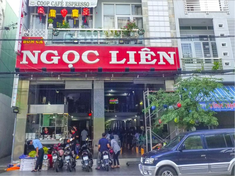 Quán bún chả cá Ngọc Liên thu hút du khách Quy Nhơn.