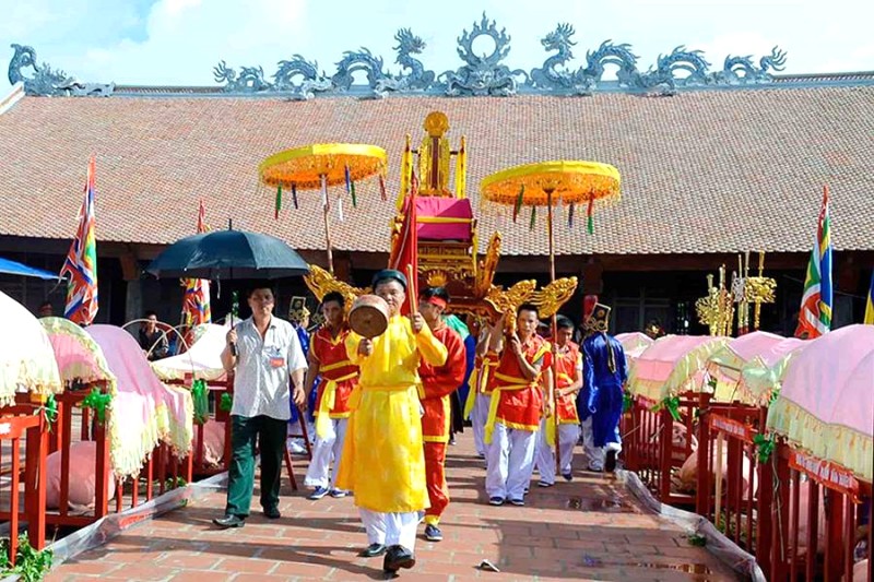 Lễ cúng Phước Biển Vĩnh Châu, tổ chức hàng năm, thể hiện lòng thành kính của người dân Sóc Trăng đối với thần linh và trời đất.