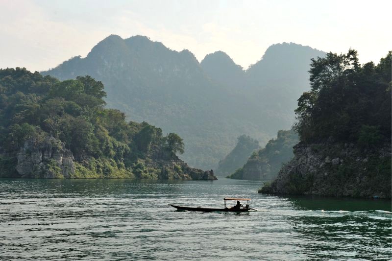 Hồ Hòa Bình: Ngọc lục bảo giữa núi rừng.