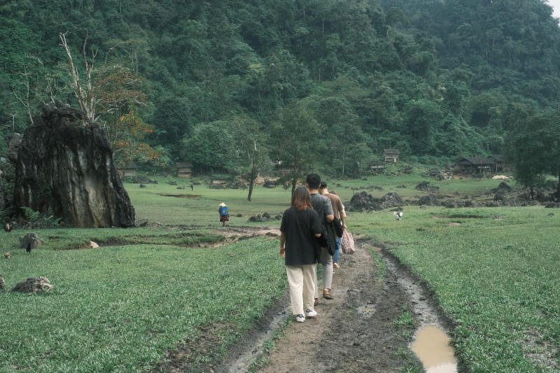 Dù thời tiết bất lợi, đam mê khám phá vẫn dẫn lối.