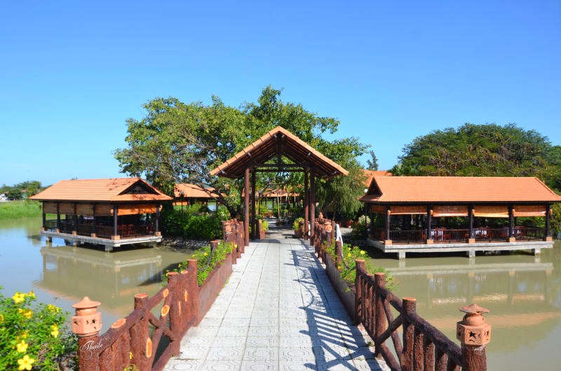 Nhiều nhà hàng ngon trên núi Tà Cú chờ bạn khám phá! 🏞️