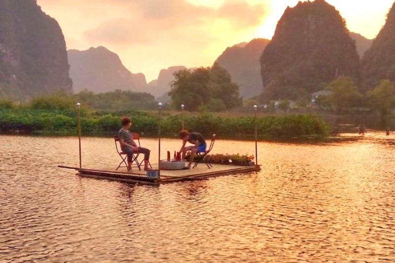 Quốc Khánh Bamboo - Ngắm hoàng hôn trên đồi.