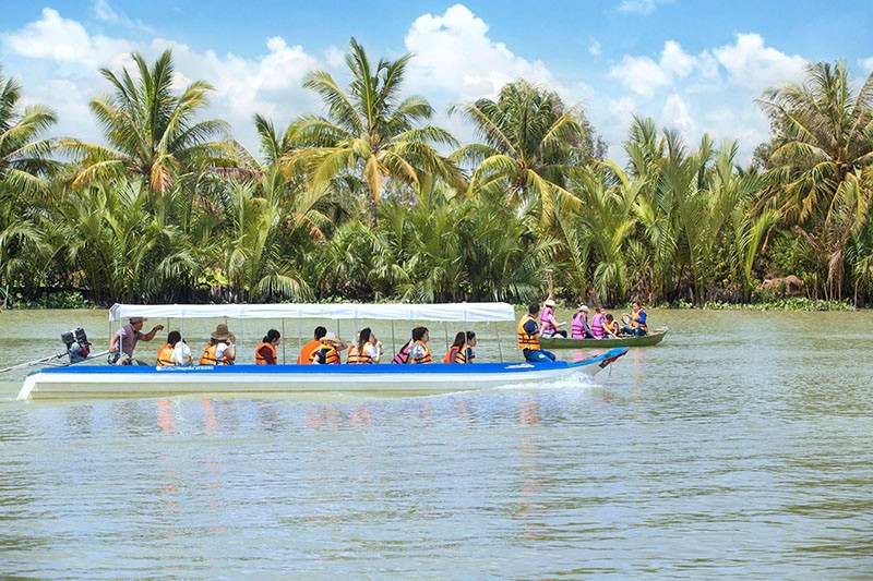 Cồn Phú Đa, điểm du lịch sông nước với vườn cây trái sum suê trên dòng Cổ Chiên.