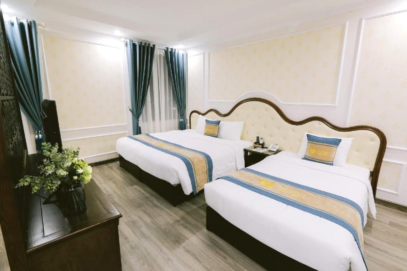 Vincent Hotel thu hút du khách Hạ Long bởi thiết kế sang trọng, hiện đại.