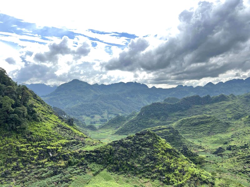 Dừng chân Hà Giang, sắc xanh mênh mông khiến bạn ngỡ ngàng.