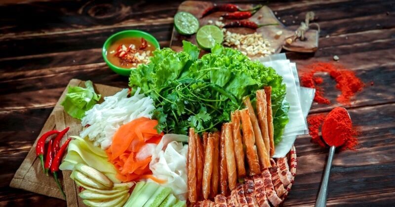 Nem nướng Ninh Hòa, bánh tráng, hương vị khó quên.